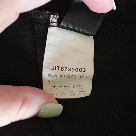 Women’s SHEIN black solid button tank top - Picture 5 of 6